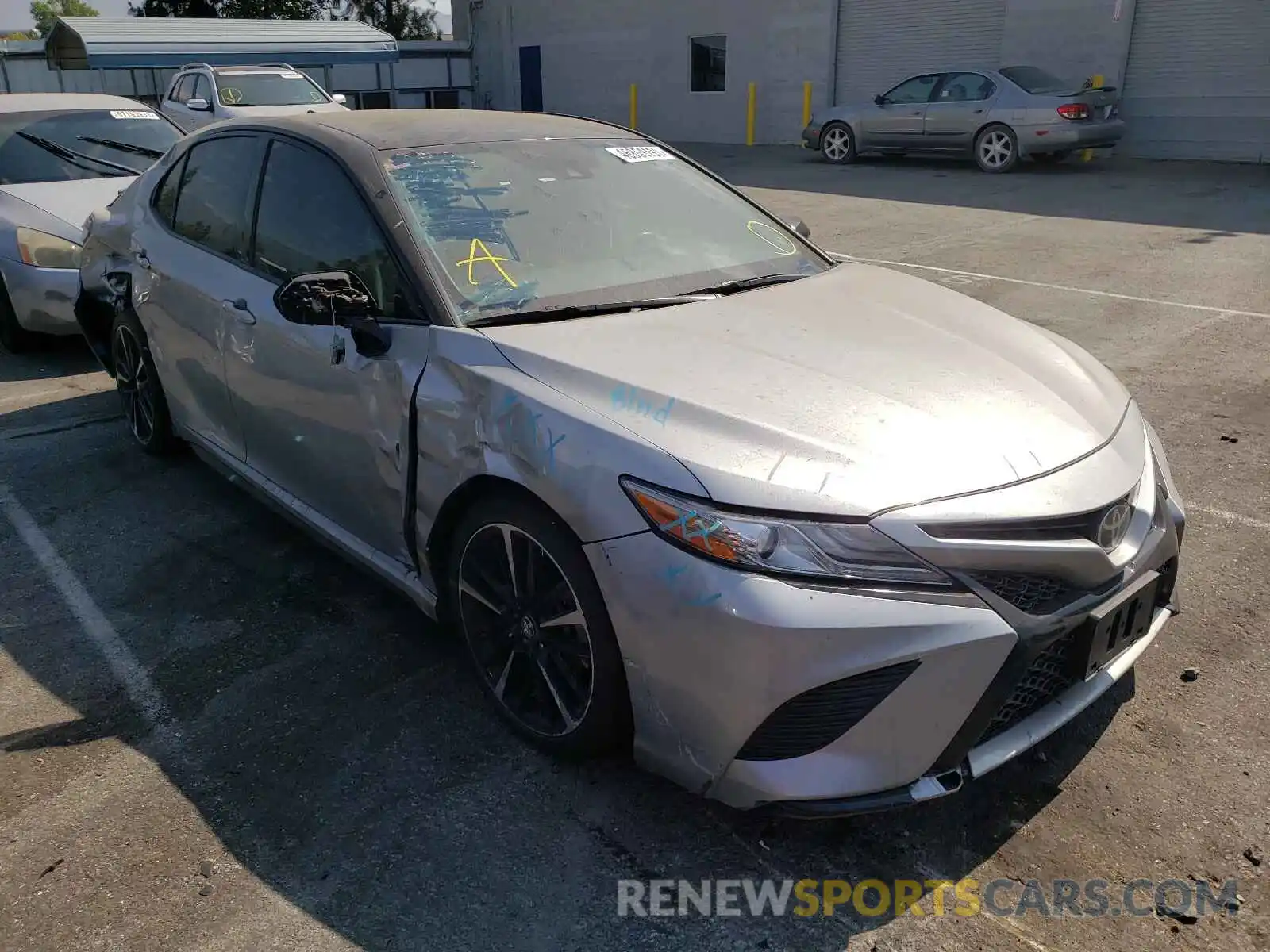 1 Photograph of a damaged car 4T1B61HK6KU285698 TOYOTA CAMRY 2019