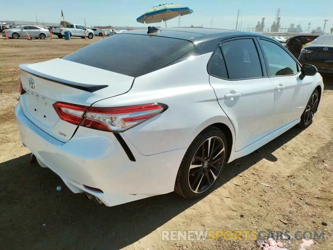 4 Photograph of a damaged car 4T1B61HK6KU290156 TOYOTA CAMRY 2019