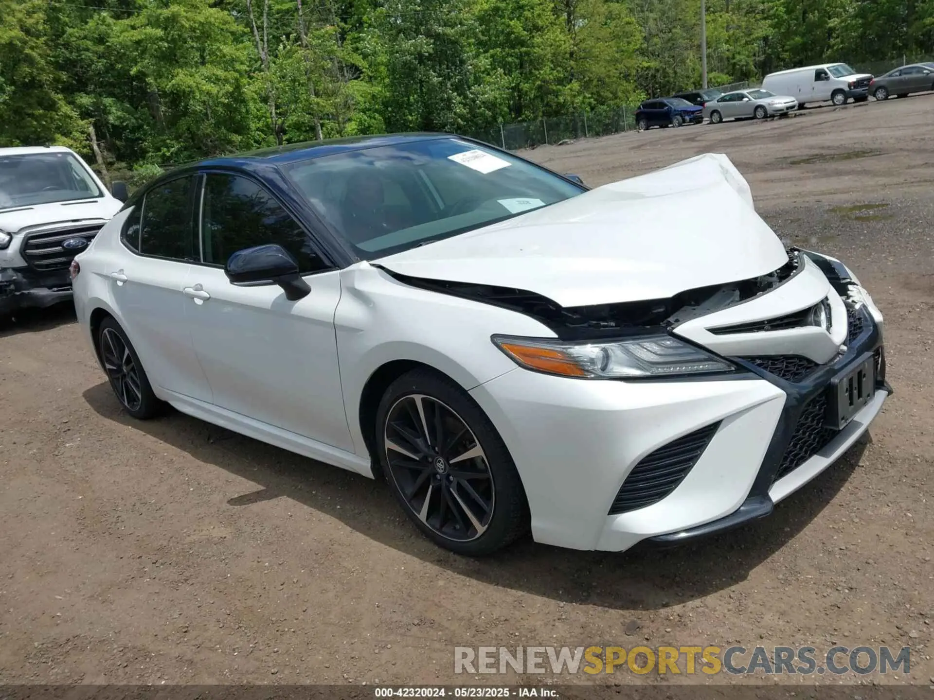 1 Photograph of a damaged car 4T1B61HK6KU290688 TOYOTA CAMRY 2019