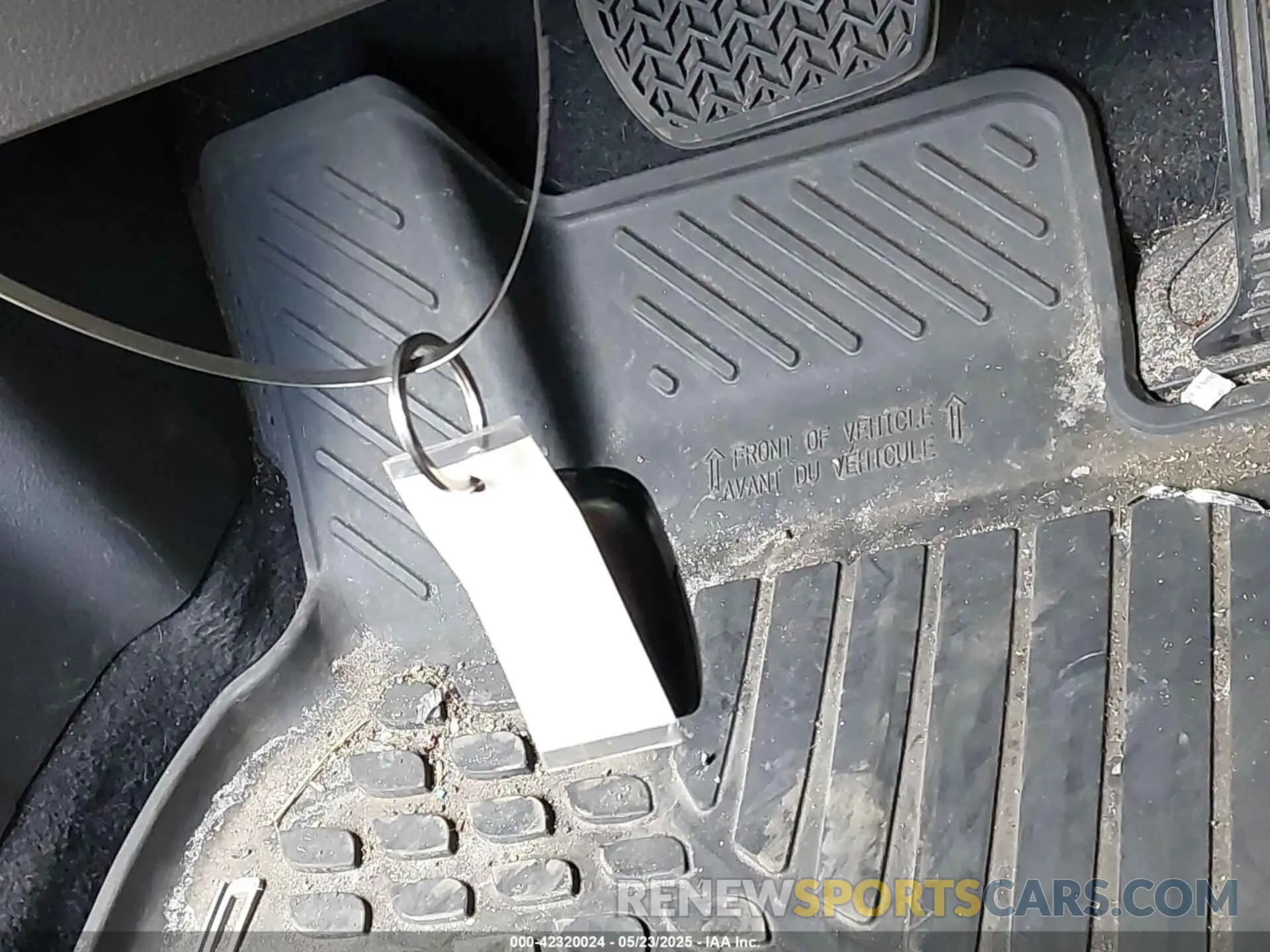 11 Photograph of a damaged car 4T1B61HK6KU290688 TOYOTA CAMRY 2019