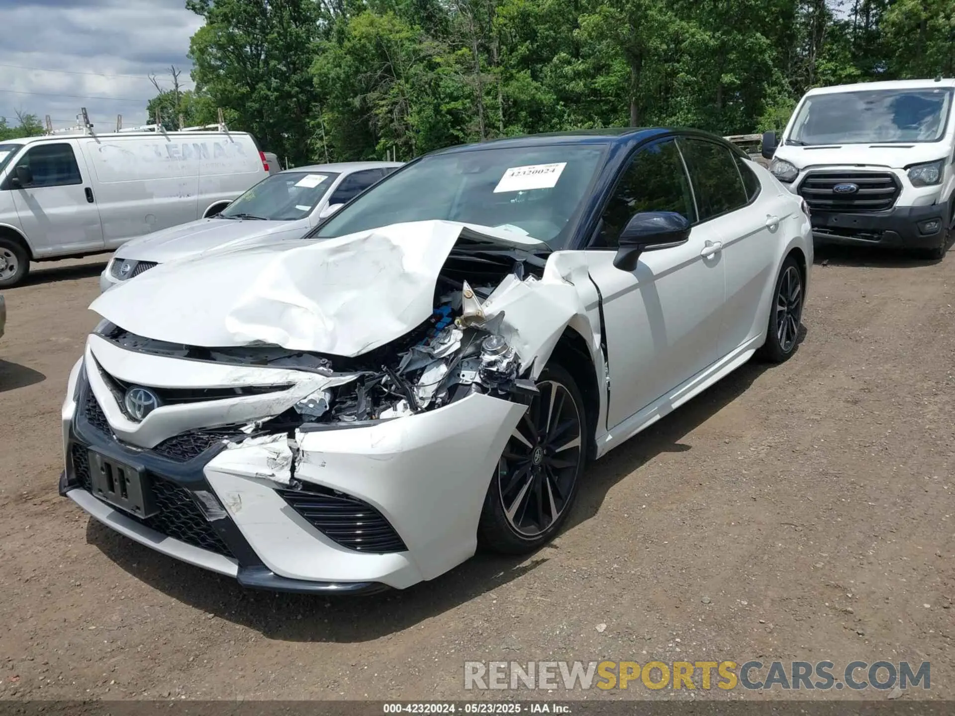 2 Photograph of a damaged car 4T1B61HK6KU290688 TOYOTA CAMRY 2019