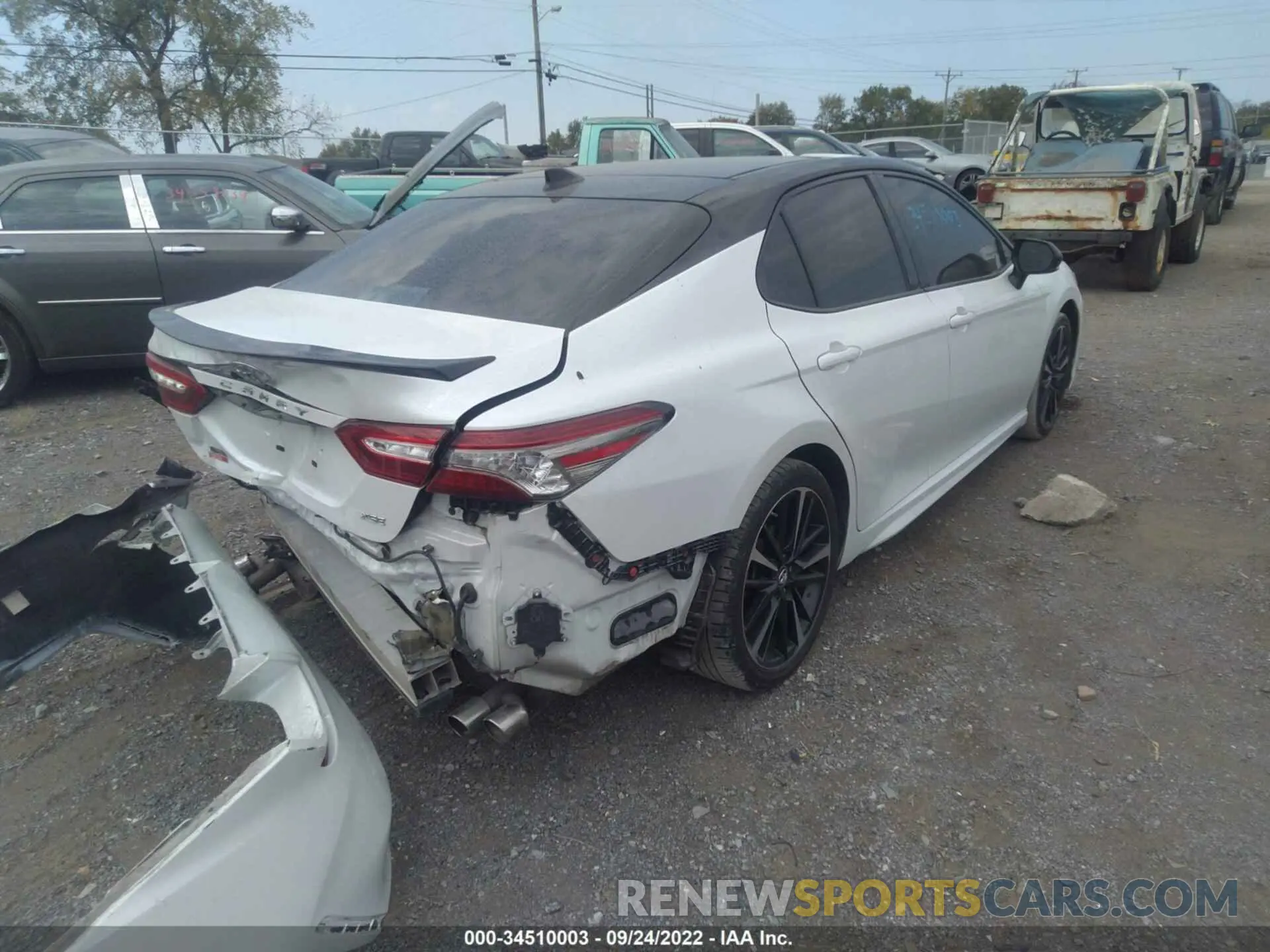 4 Photograph of a damaged car 4T1B61HK6KU298225 TOYOTA CAMRY 2019