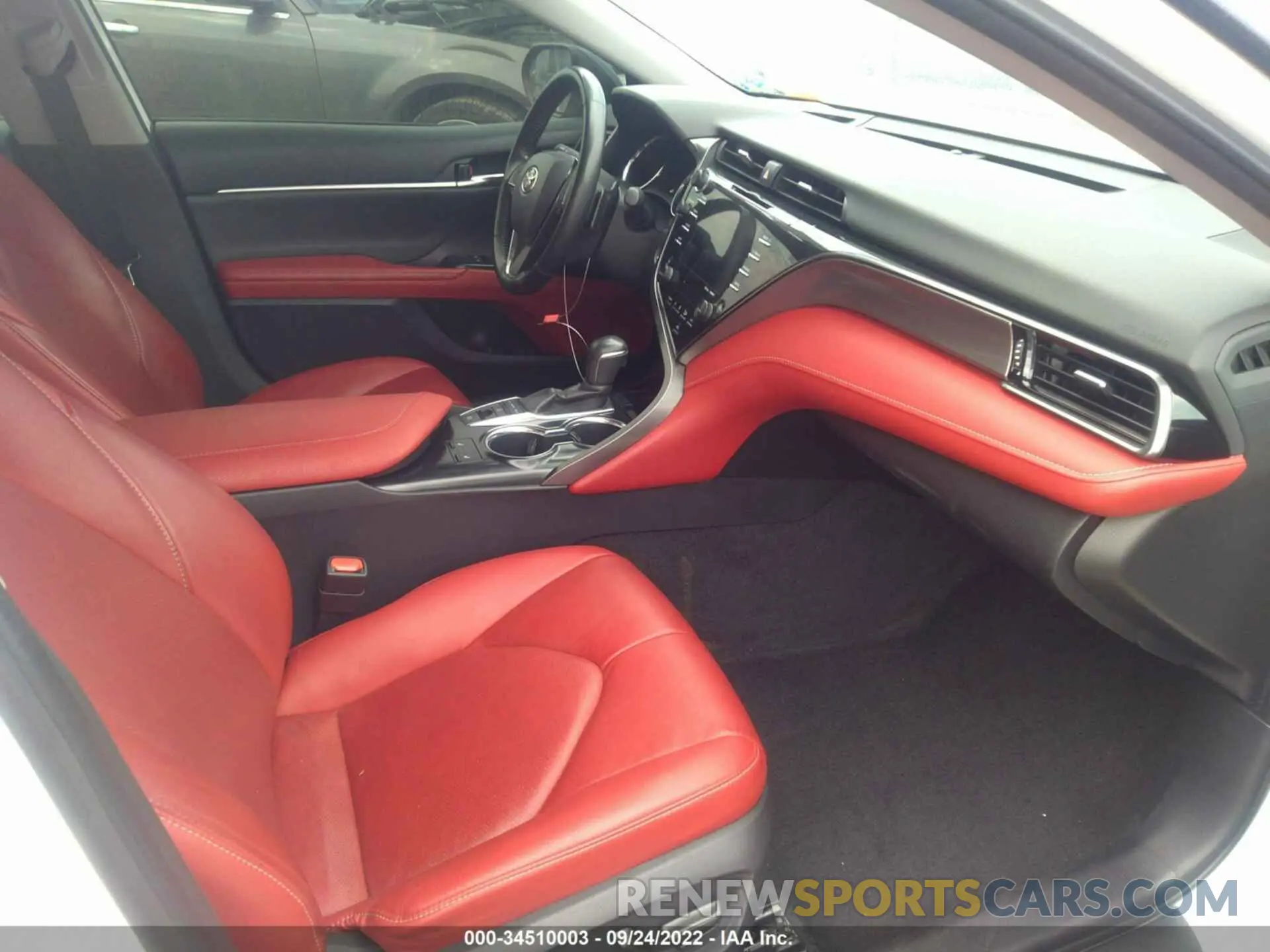 5 Photograph of a damaged car 4T1B61HK6KU298225 TOYOTA CAMRY 2019