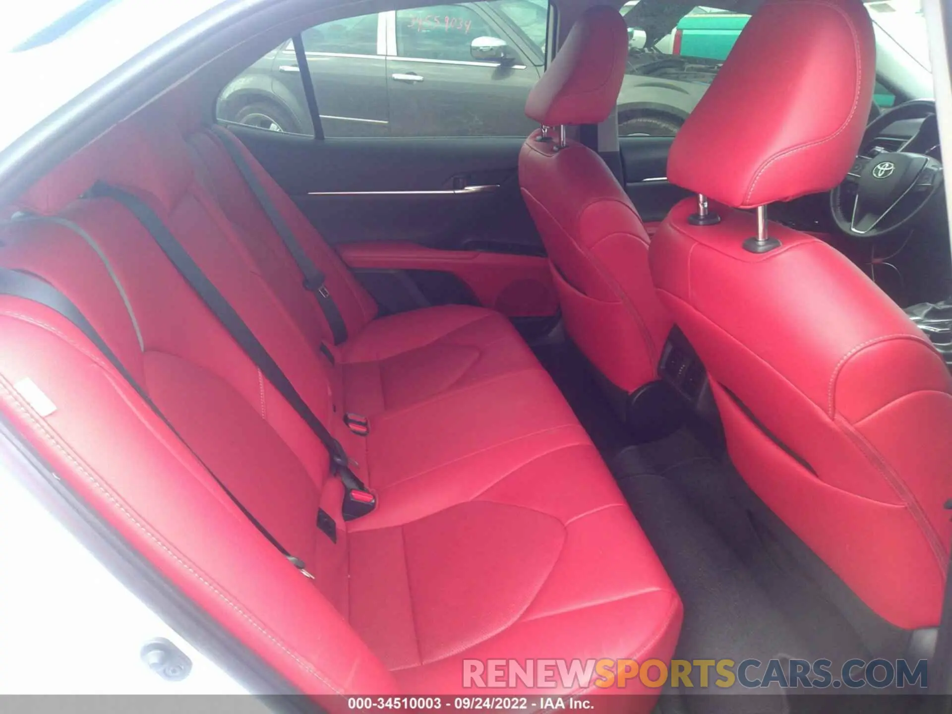 8 Photograph of a damaged car 4T1B61HK6KU298225 TOYOTA CAMRY 2019