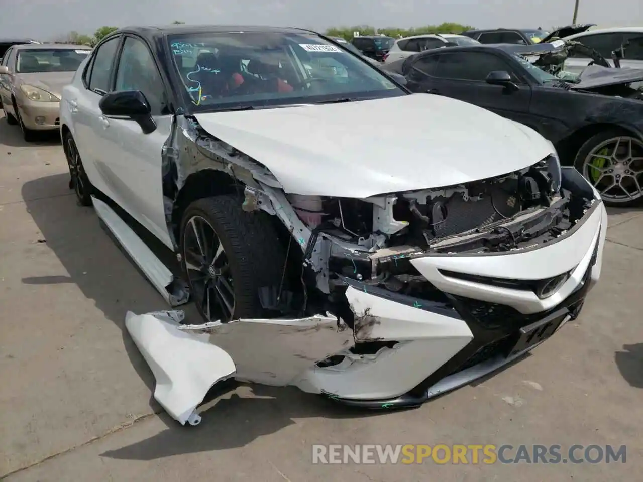 1 Photograph of a damaged car 4T1B61HK6KU298290 TOYOTA CAMRY 2019