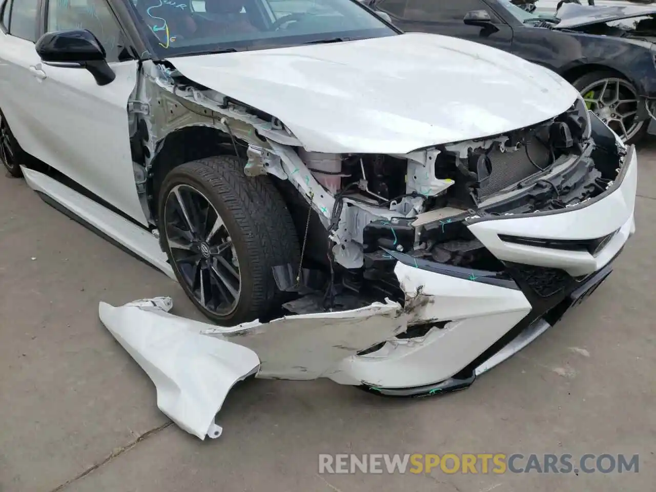 9 Photograph of a damaged car 4T1B61HK6KU298290 TOYOTA CAMRY 2019