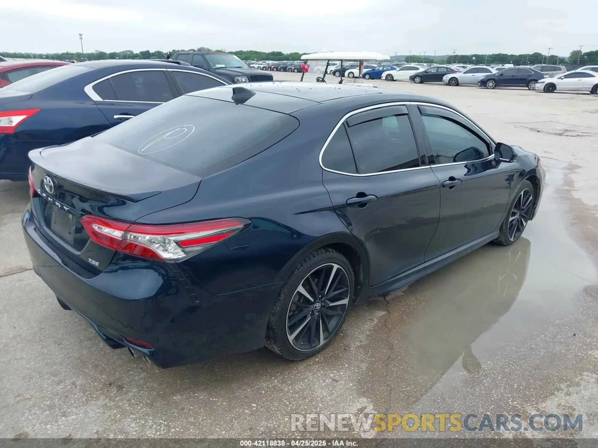 4 Photograph of a damaged car 4T1B61HK6KU298628 TOYOTA CAMRY 2019