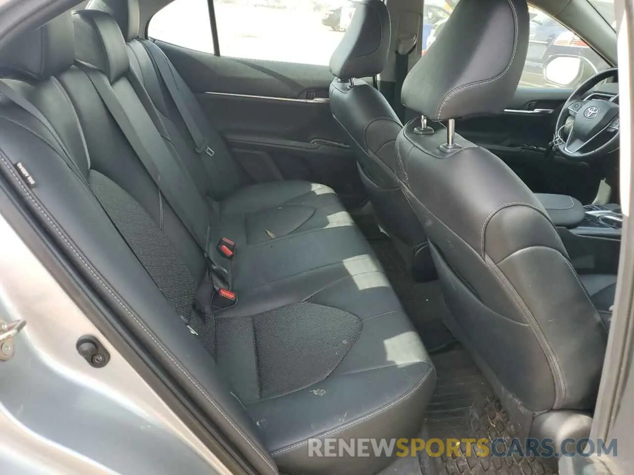 10 Photograph of a damaged car 4T1B61HK6KU299472 TOYOTA CAMRY 2019
