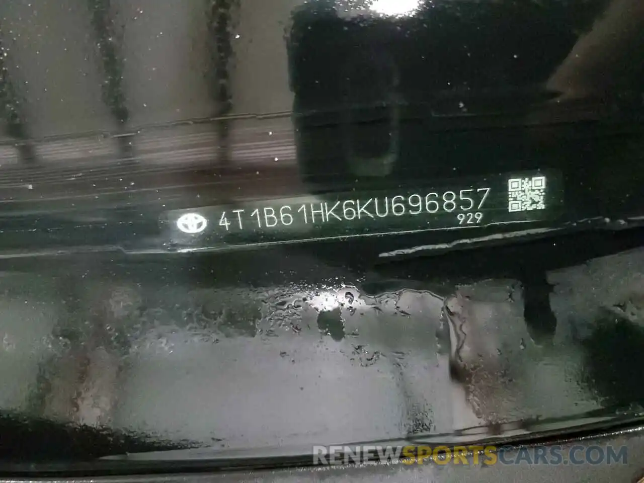 13 Photograph of a damaged car 4T1B61HK6KU696857 TOYOTA CAMRY 2019