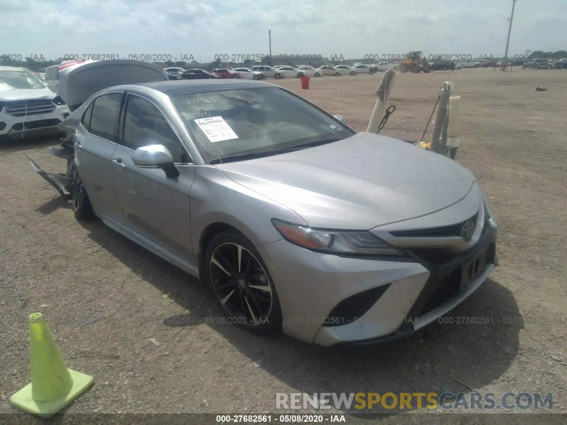 1 Photograph of a damaged car 4T1B61HK6KU699208 TOYOTA CAMRY 2019