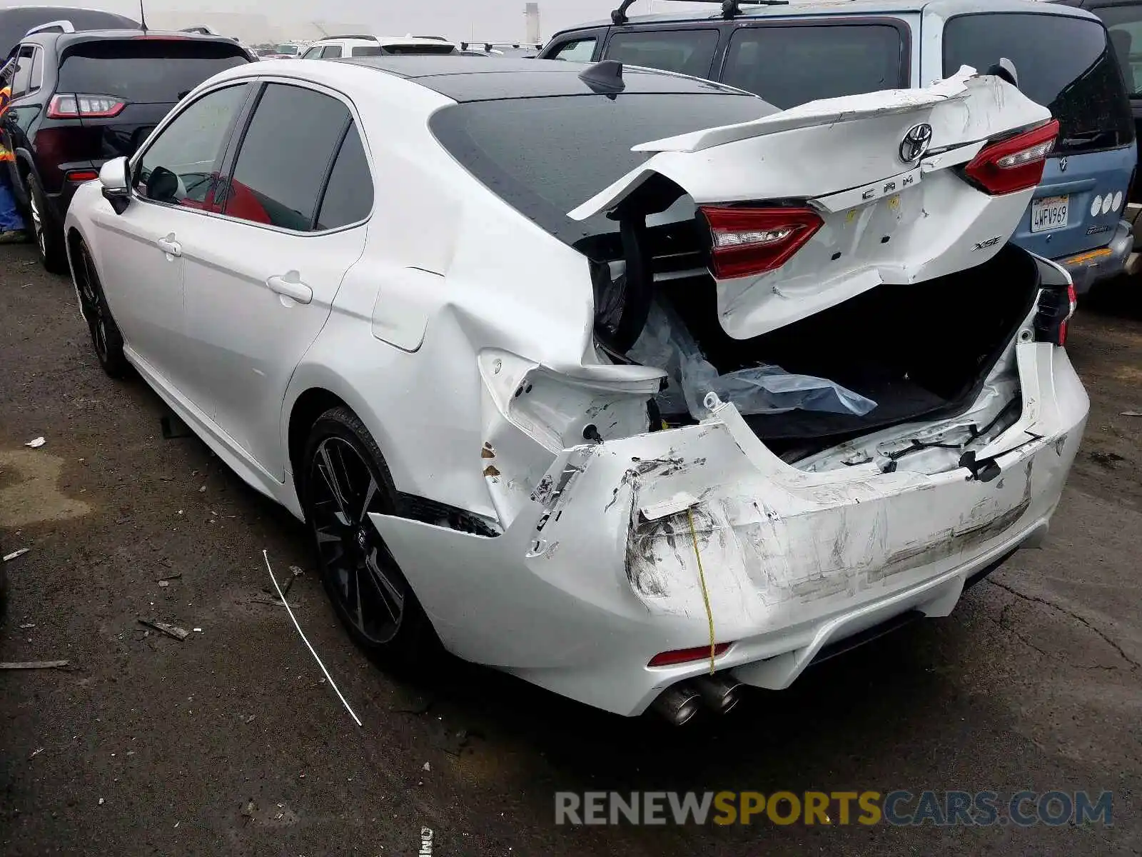 3 Photograph of a damaged car 4T1B61HK6KU721370 TOYOTA CAMRY 2019