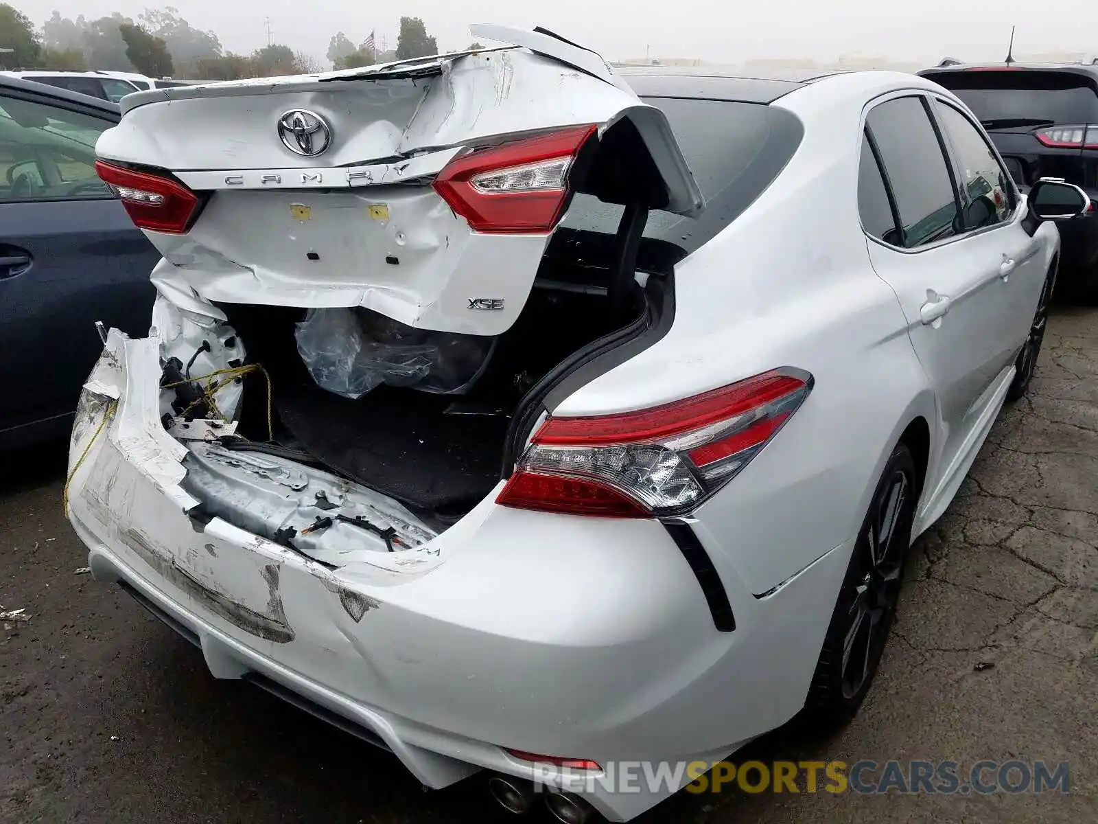 4 Photograph of a damaged car 4T1B61HK6KU721370 TOYOTA CAMRY 2019