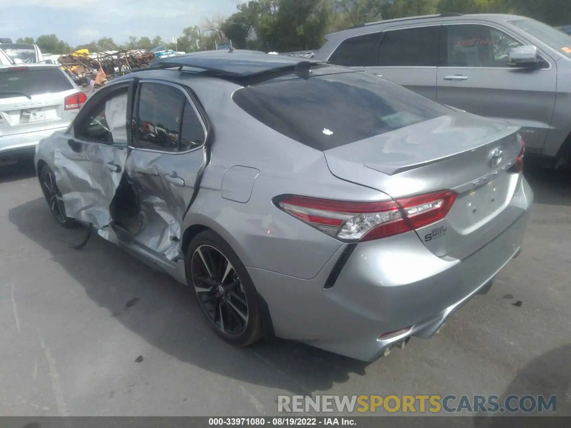 3 Photograph of a damaged car 4T1B61HK6KU743661 TOYOTA CAMRY 2019