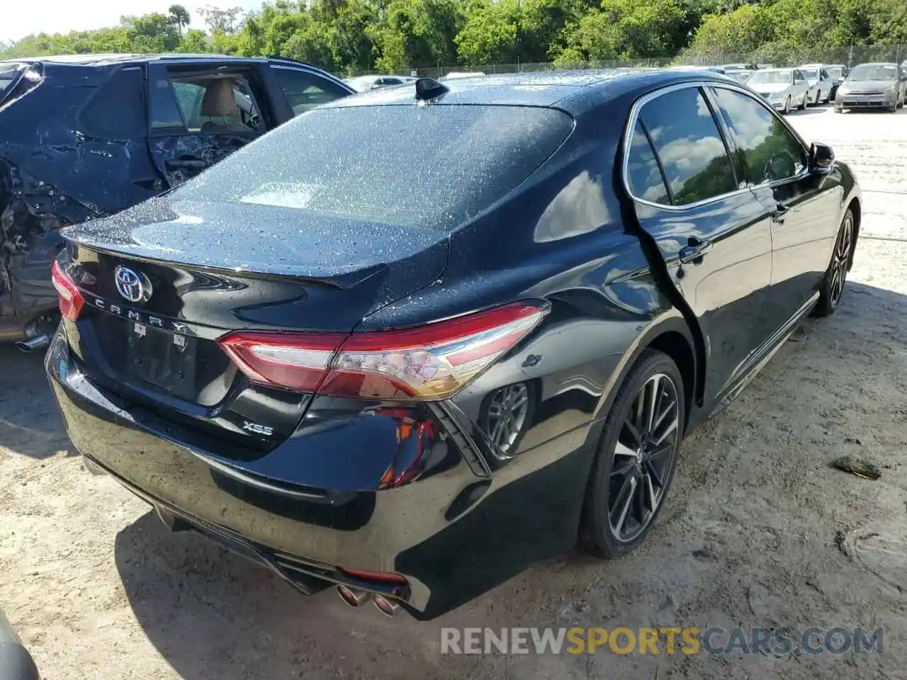 4 Photograph of a damaged car 4T1B61HK6KU762811 TOYOTA CAMRY 2019