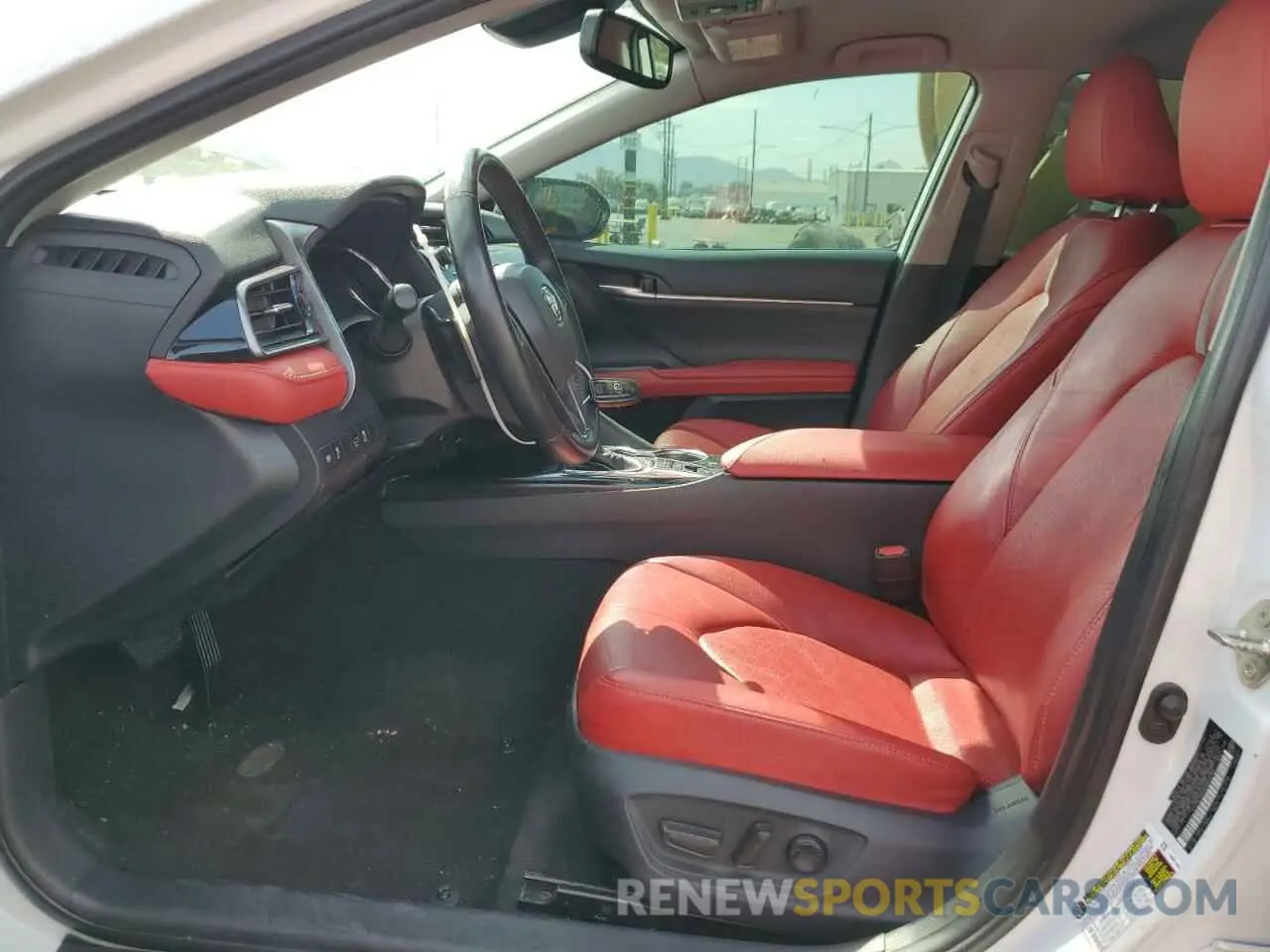 7 Photograph of a damaged car 4T1B61HK6KU840598 TOYOTA CAMRY 2019