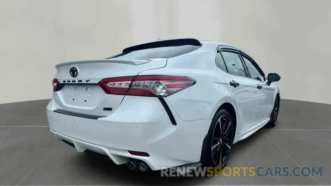 4 Photograph of a damaged car 4T1B61HK7K7048070 TOYOTA CAMRY 2019