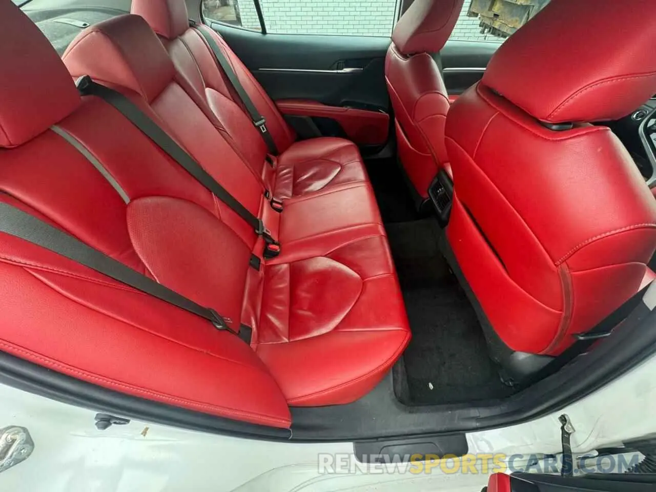 6 Photograph of a damaged car 4T1B61HK7K7048070 TOYOTA CAMRY 2019