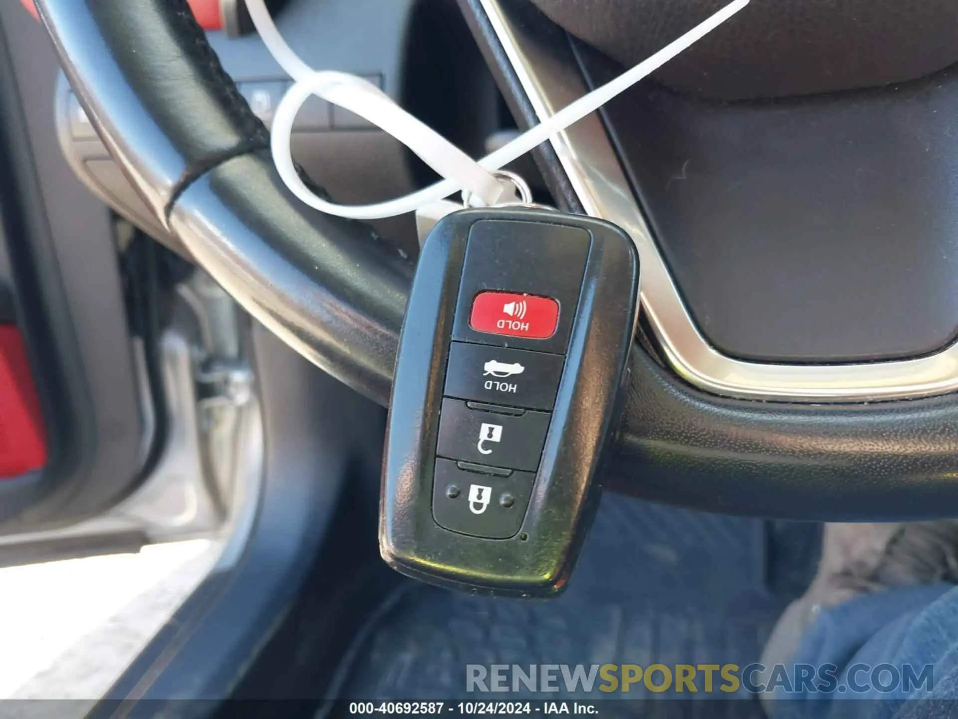 11 Photograph of a damaged car 4T1B61HK7KU176053 TOYOTA CAMRY 2019