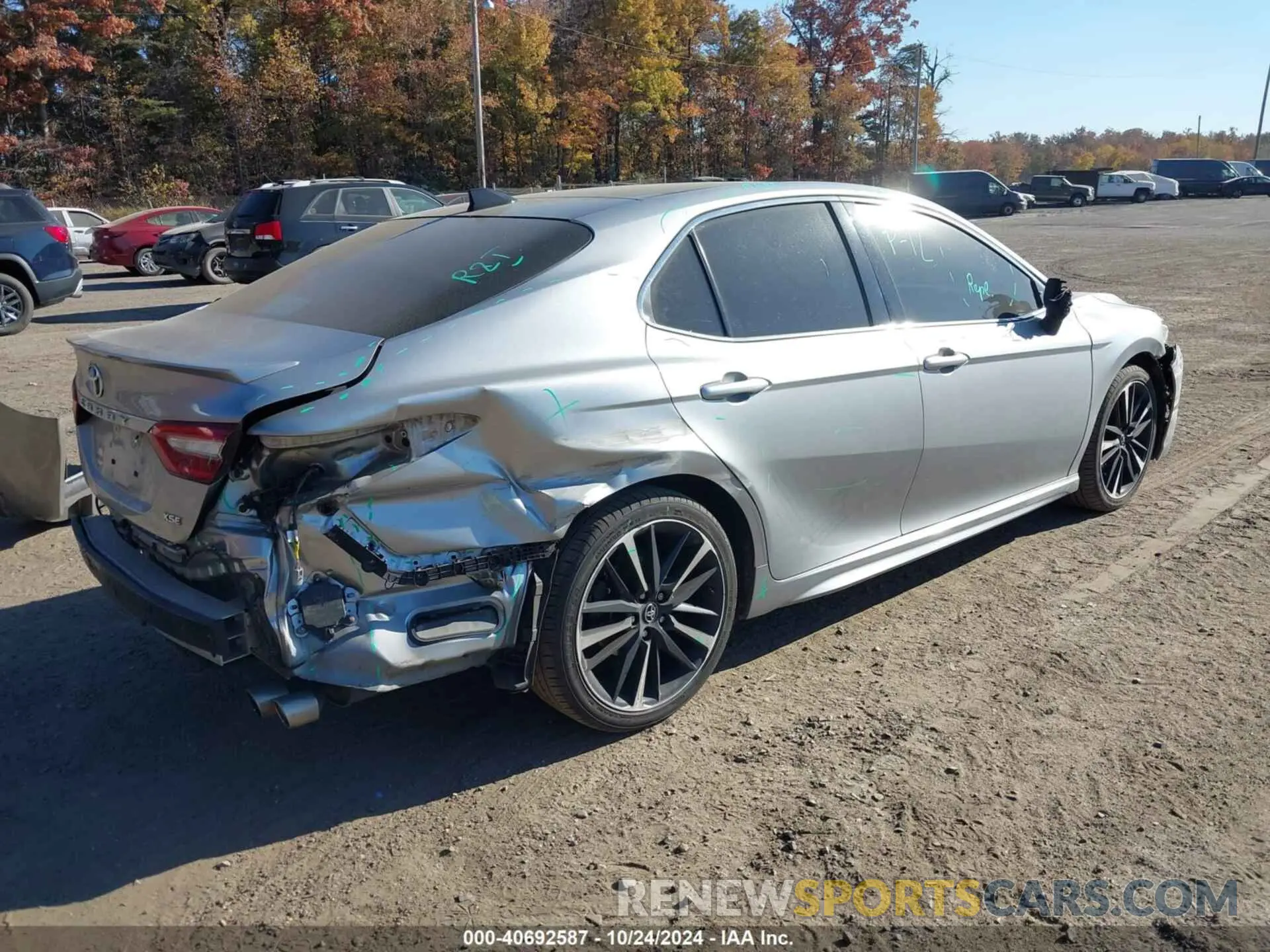 4 Photograph of a damaged car 4T1B61HK7KU176053 TOYOTA CAMRY 2019