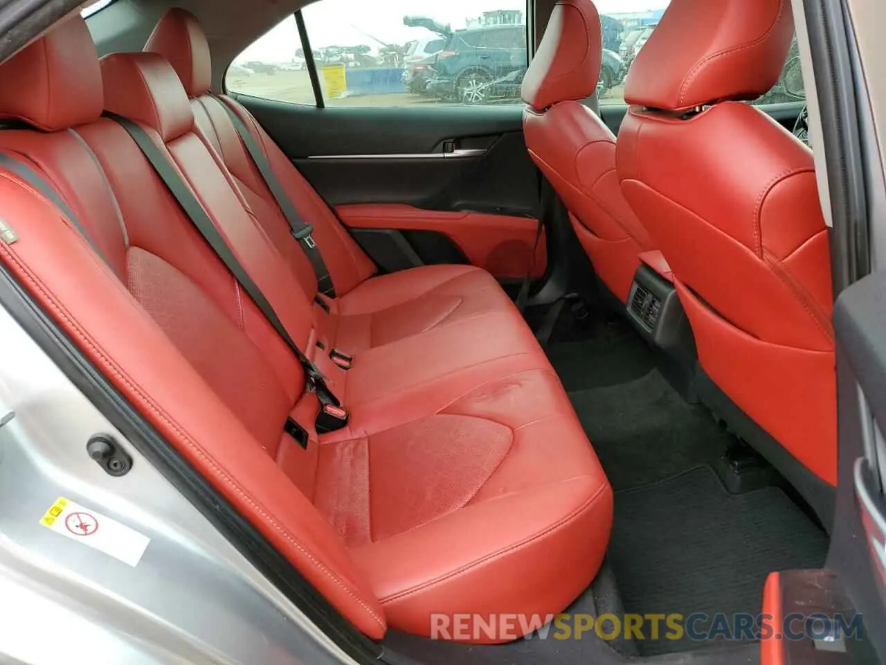 10 Photograph of a damaged car 4T1B61HK7KU176747 TOYOTA CAMRY 2019