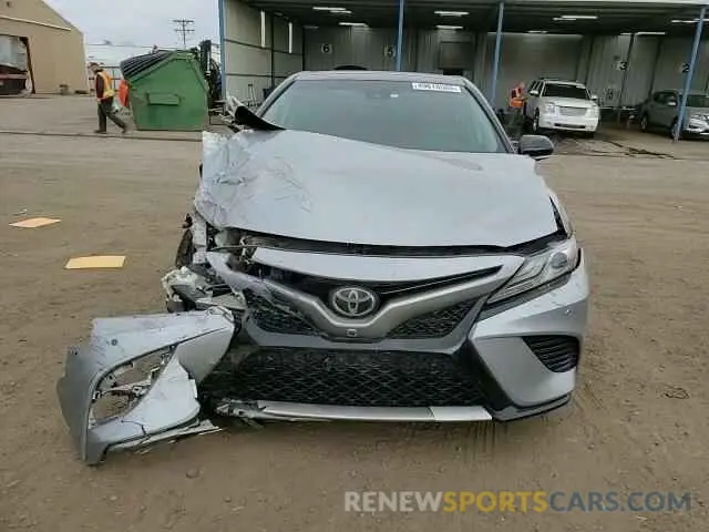 11 Photograph of a damaged car 4T1B61HK7KU176747 TOYOTA CAMRY 2019