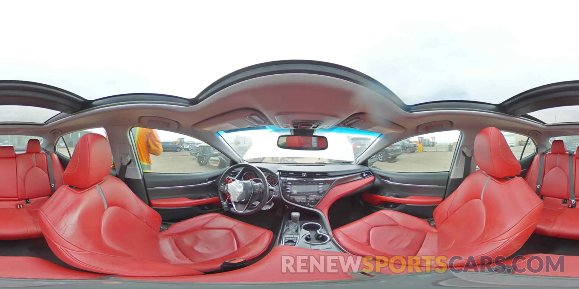 13 Photograph of a damaged car 4T1B61HK7KU176747 TOYOTA CAMRY 2019