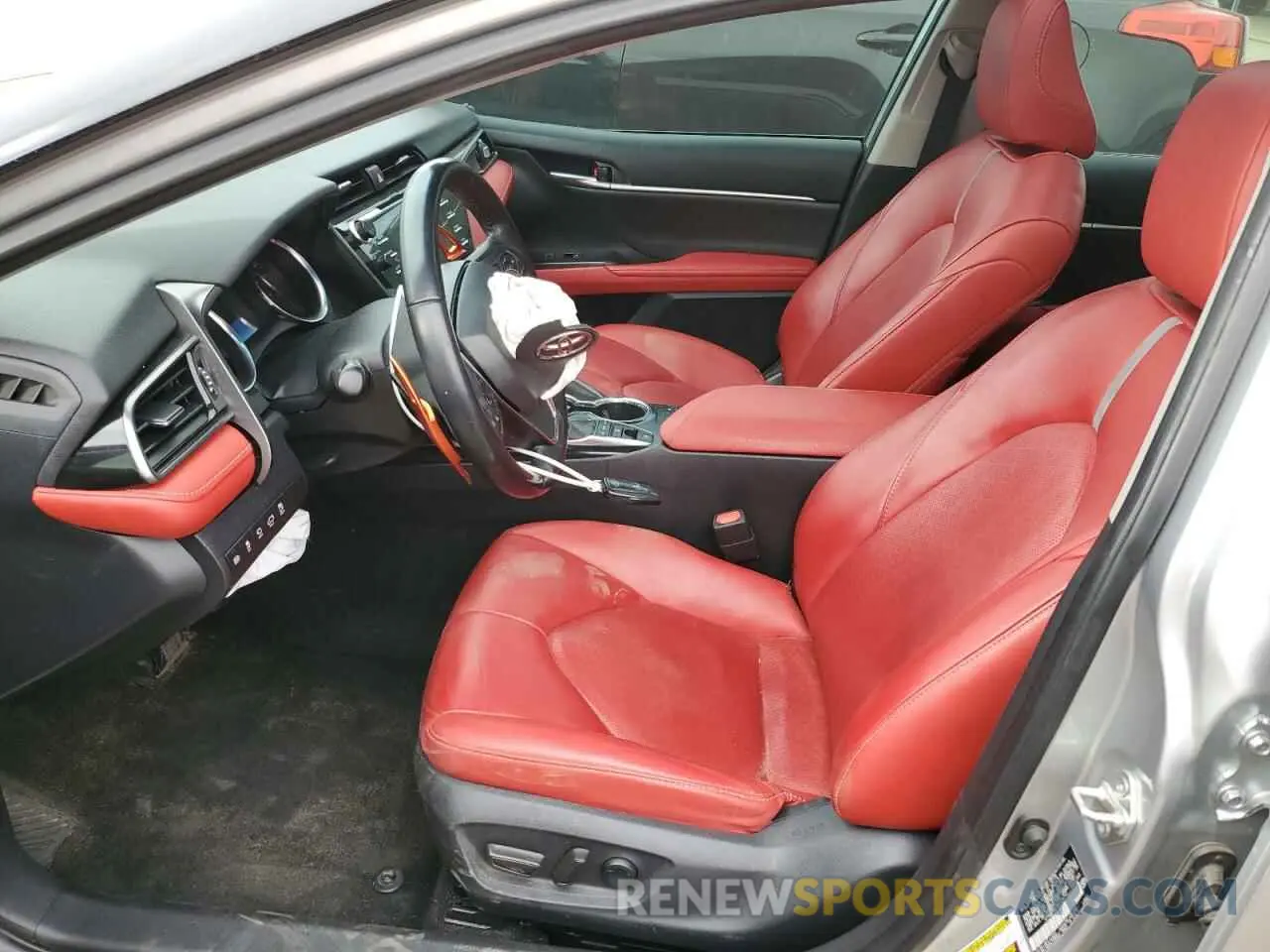 7 Photograph of a damaged car 4T1B61HK7KU176747 TOYOTA CAMRY 2019