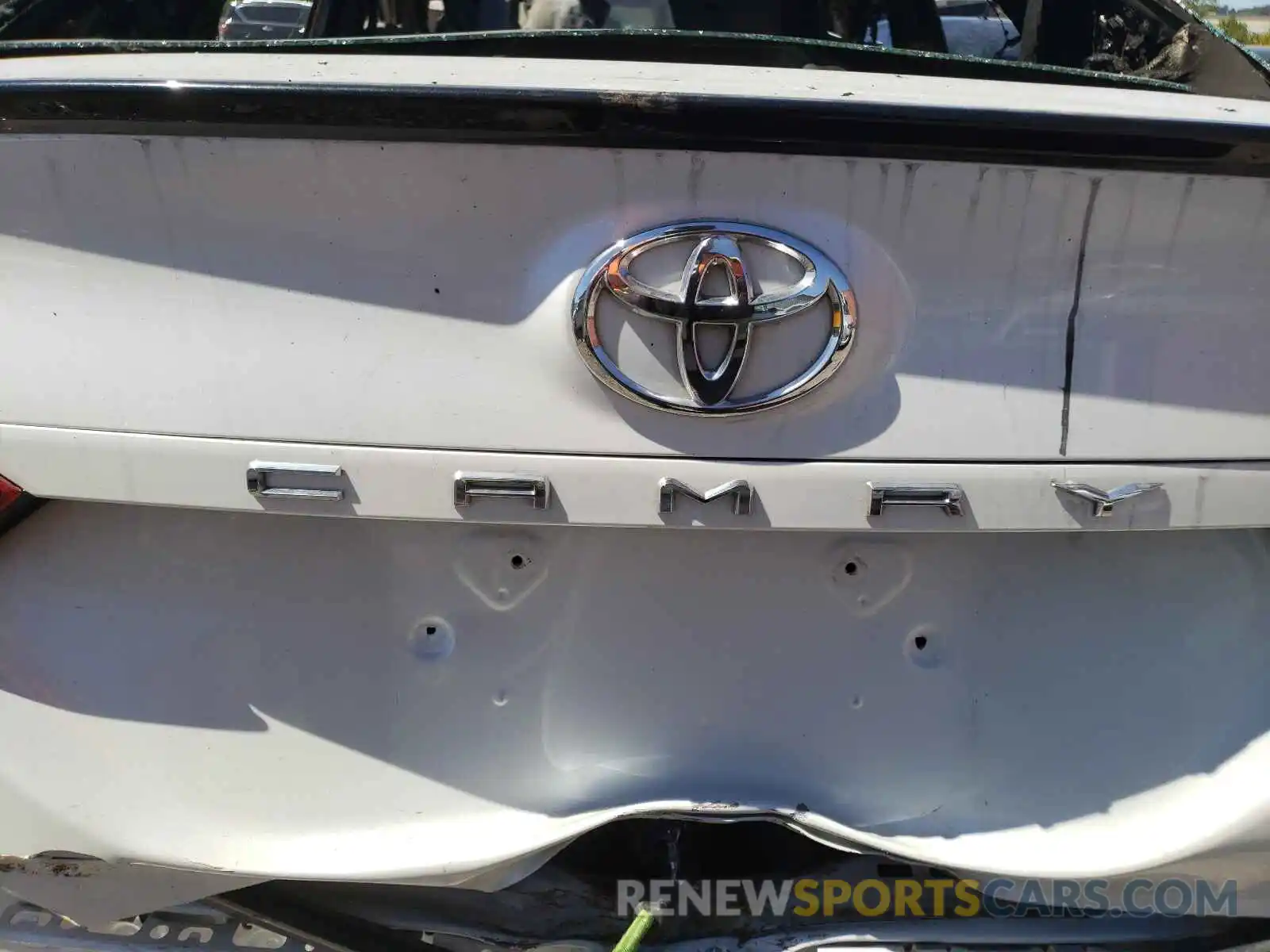 10 Photograph of a damaged car 4T1B61HK7KU182354 TOYOTA CAMRY 2019