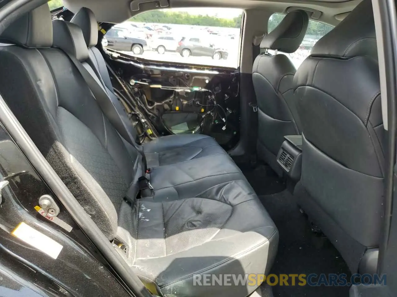 10 Photograph of a damaged car 4T1B61HK7KU185920 TOYOTA CAMRY 2019