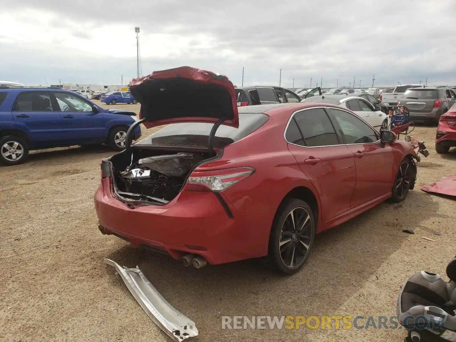 4 Photograph of a damaged car 4T1B61HK7KU188090 TOYOTA CAMRY 2019