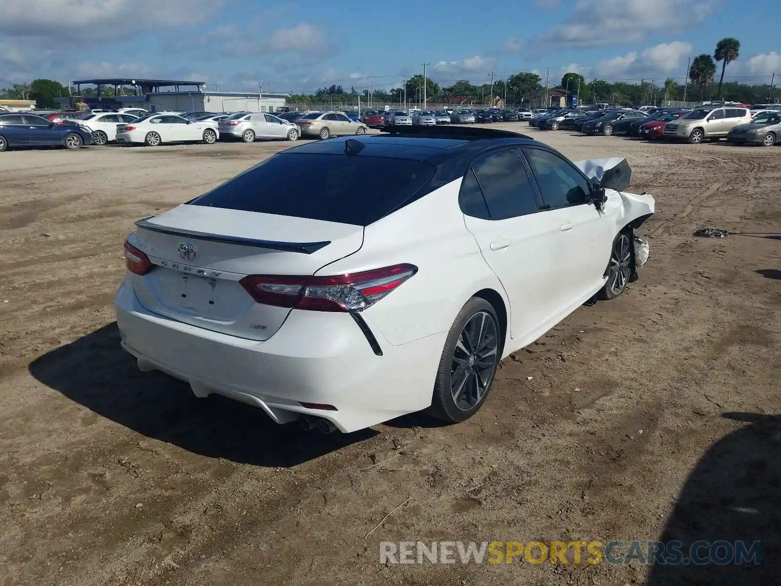 4 Photograph of a damaged car 4T1B61HK7KU195444 TOYOTA CAMRY 2019