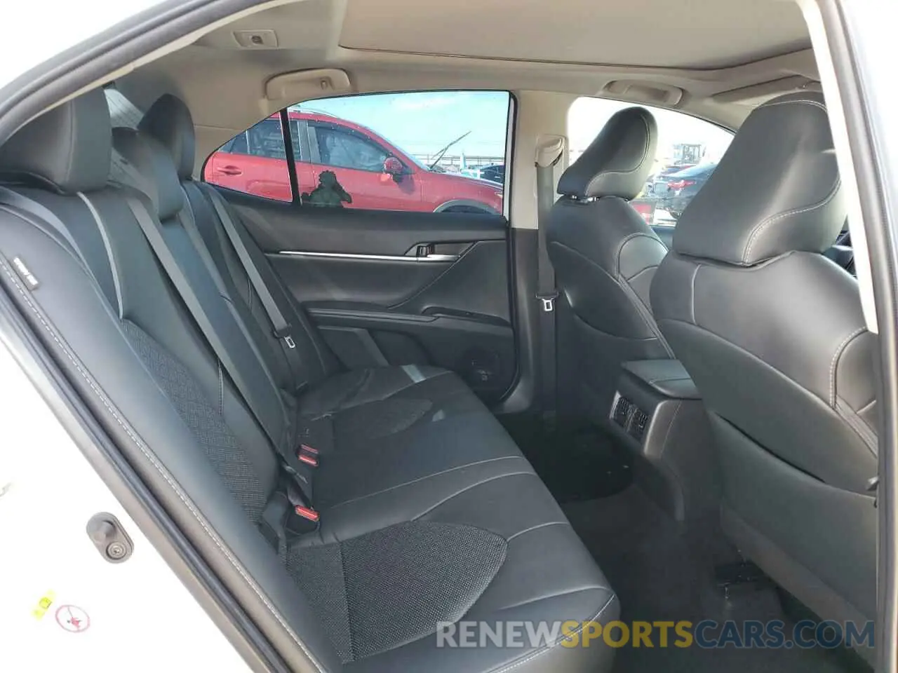 10 Photograph of a damaged car 4T1B61HK7KU200691 TOYOTA CAMRY 2019