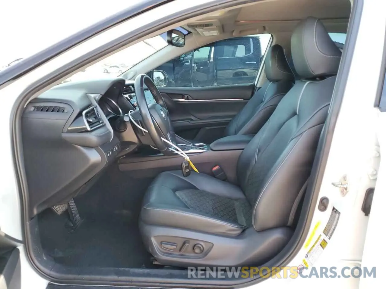7 Photograph of a damaged car 4T1B61HK7KU200691 TOYOTA CAMRY 2019