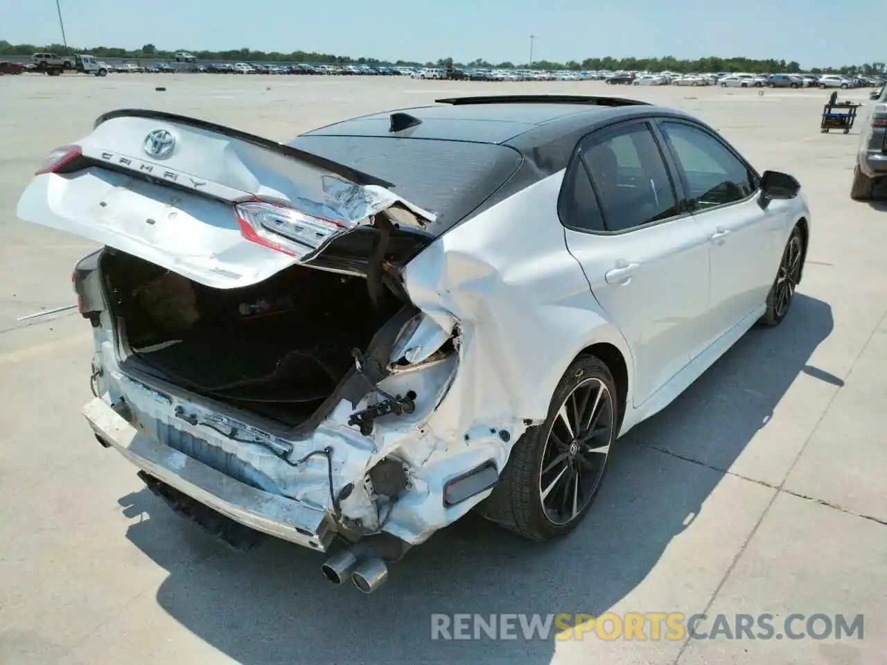 4 Photograph of a damaged car 4T1B61HK7KU203638 TOYOTA CAMRY 2019