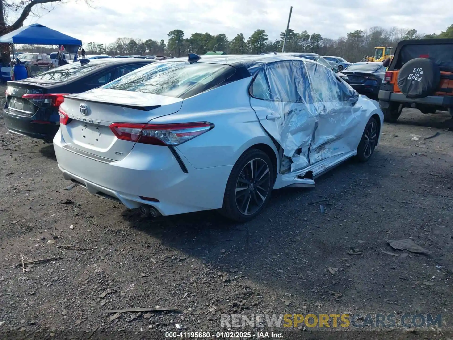 4 Photograph of a damaged car 4T1B61HK7KU205566 TOYOTA CAMRY 2019