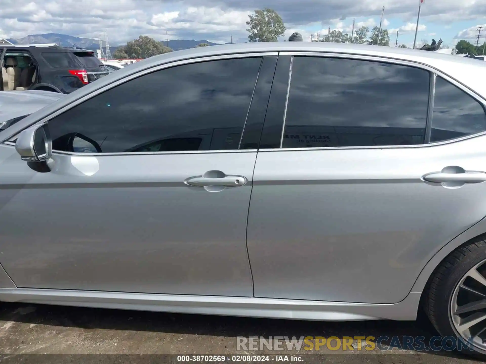 14 Photograph of a damaged car 4T1B61HK7KU207706 TOYOTA CAMRY 2019