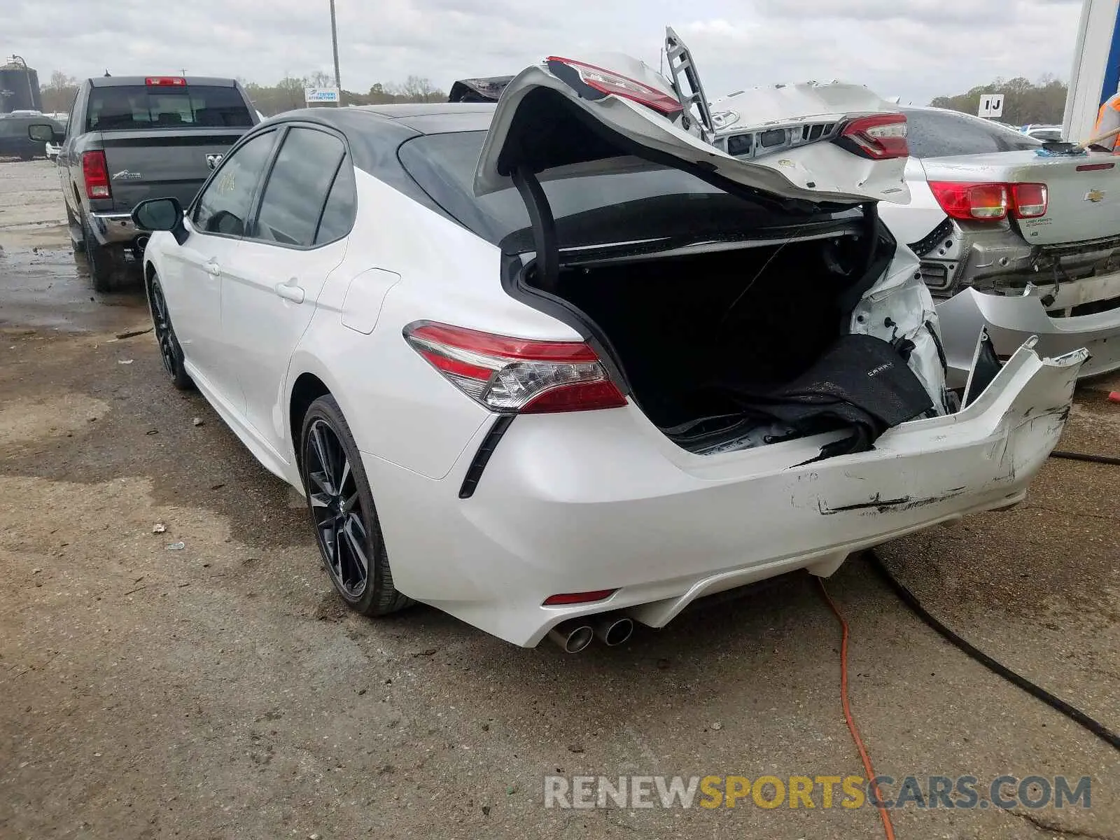 3 Photograph of a damaged car 4T1B61HK7KU209066 TOYOTA CAMRY 2019