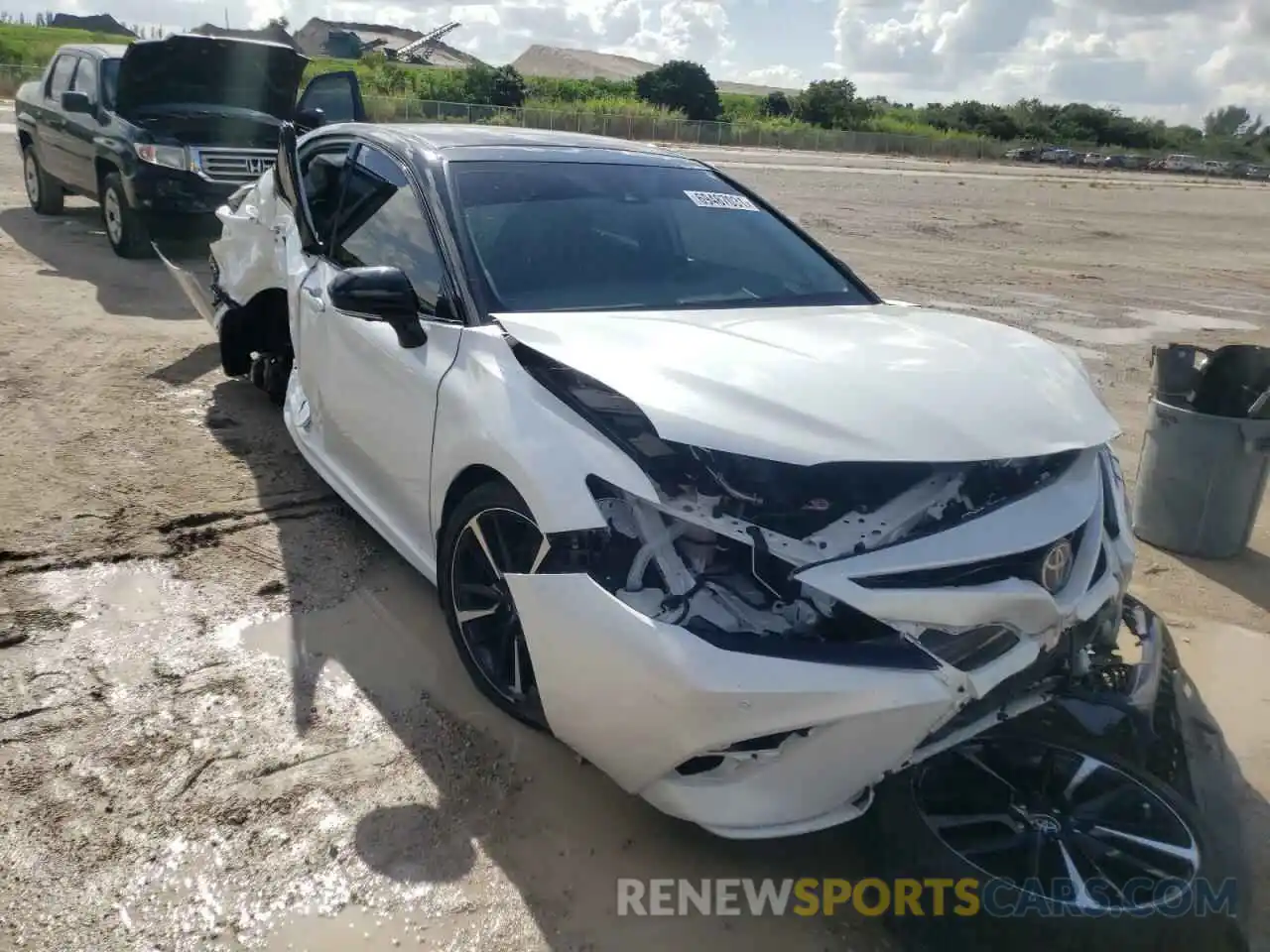 1 Photograph of a damaged car 4T1B61HK7KU211674 TOYOTA CAMRY 2019