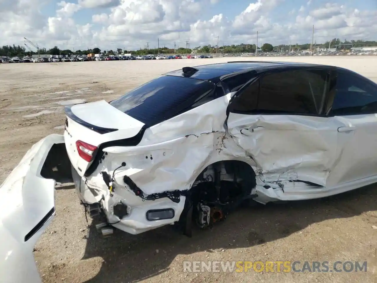 9 Photograph of a damaged car 4T1B61HK7KU211674 TOYOTA CAMRY 2019