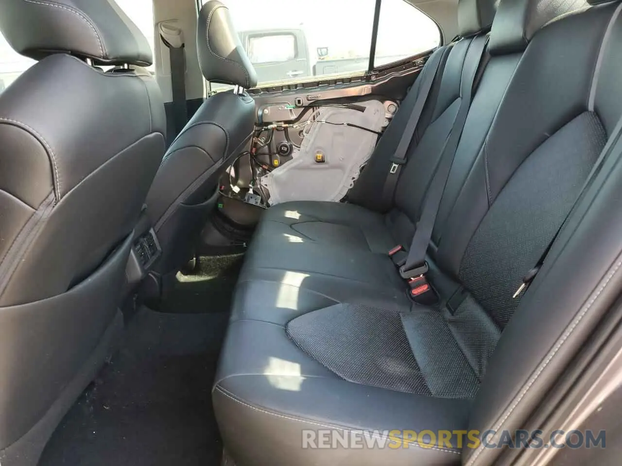 10 Photograph of a damaged car 4T1B61HK7KU227521 TOYOTA CAMRY 2019