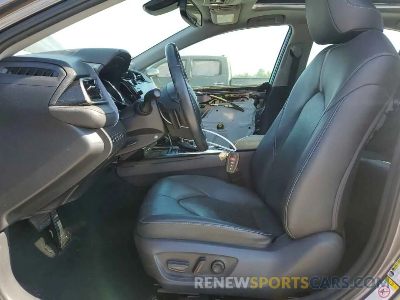 7 Photograph of a damaged car 4T1B61HK7KU227521 TOYOTA CAMRY 2019
