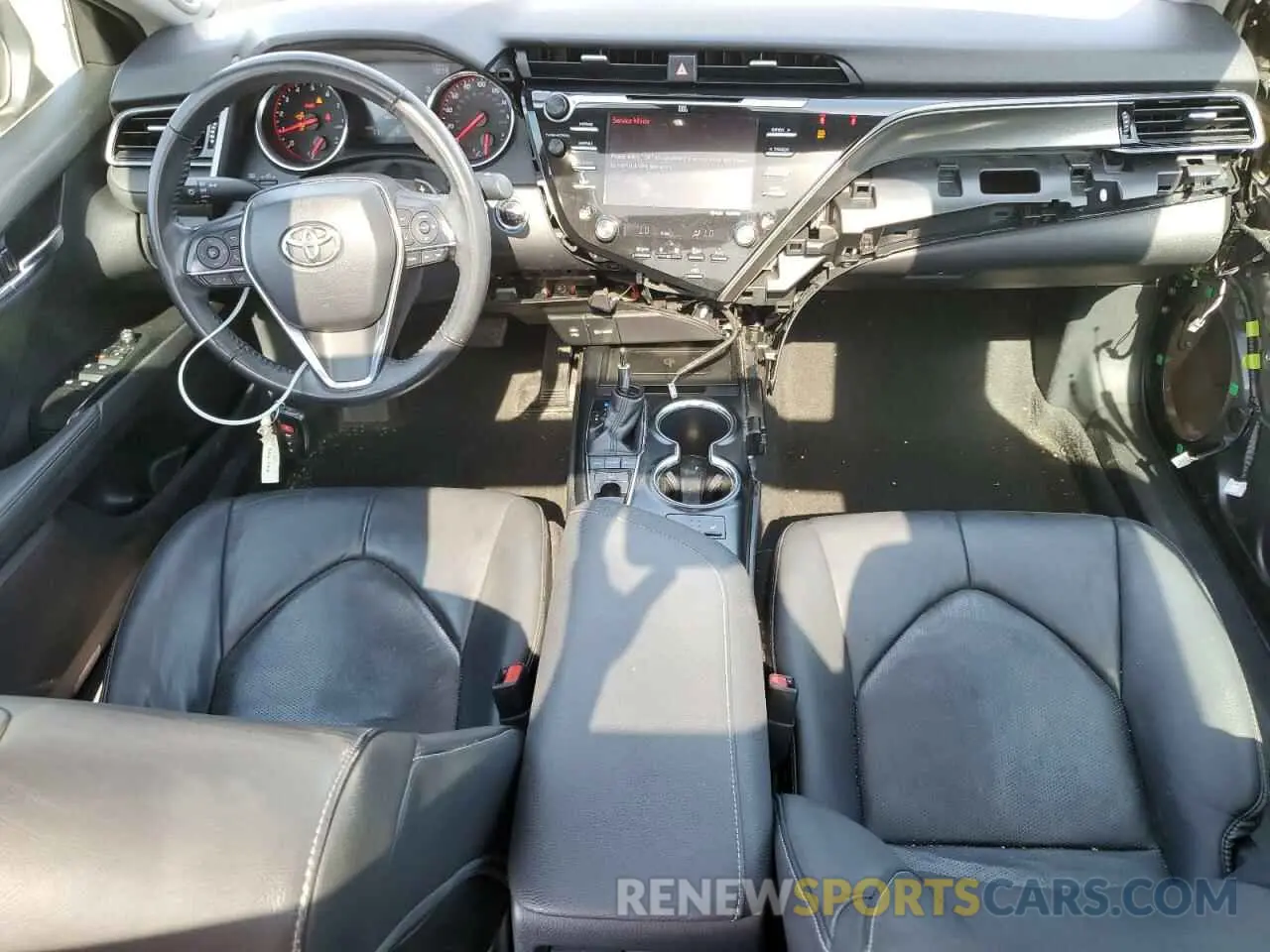 8 Photograph of a damaged car 4T1B61HK7KU227521 TOYOTA CAMRY 2019