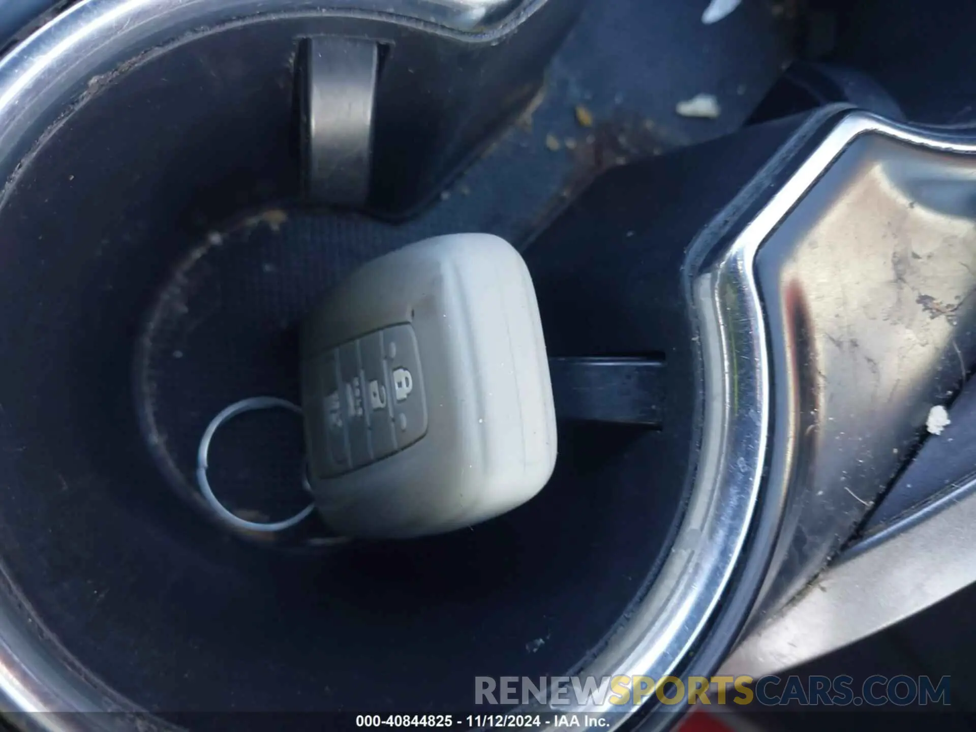 11 Photograph of a damaged car 4T1B61HK7KU239796 TOYOTA CAMRY 2019
