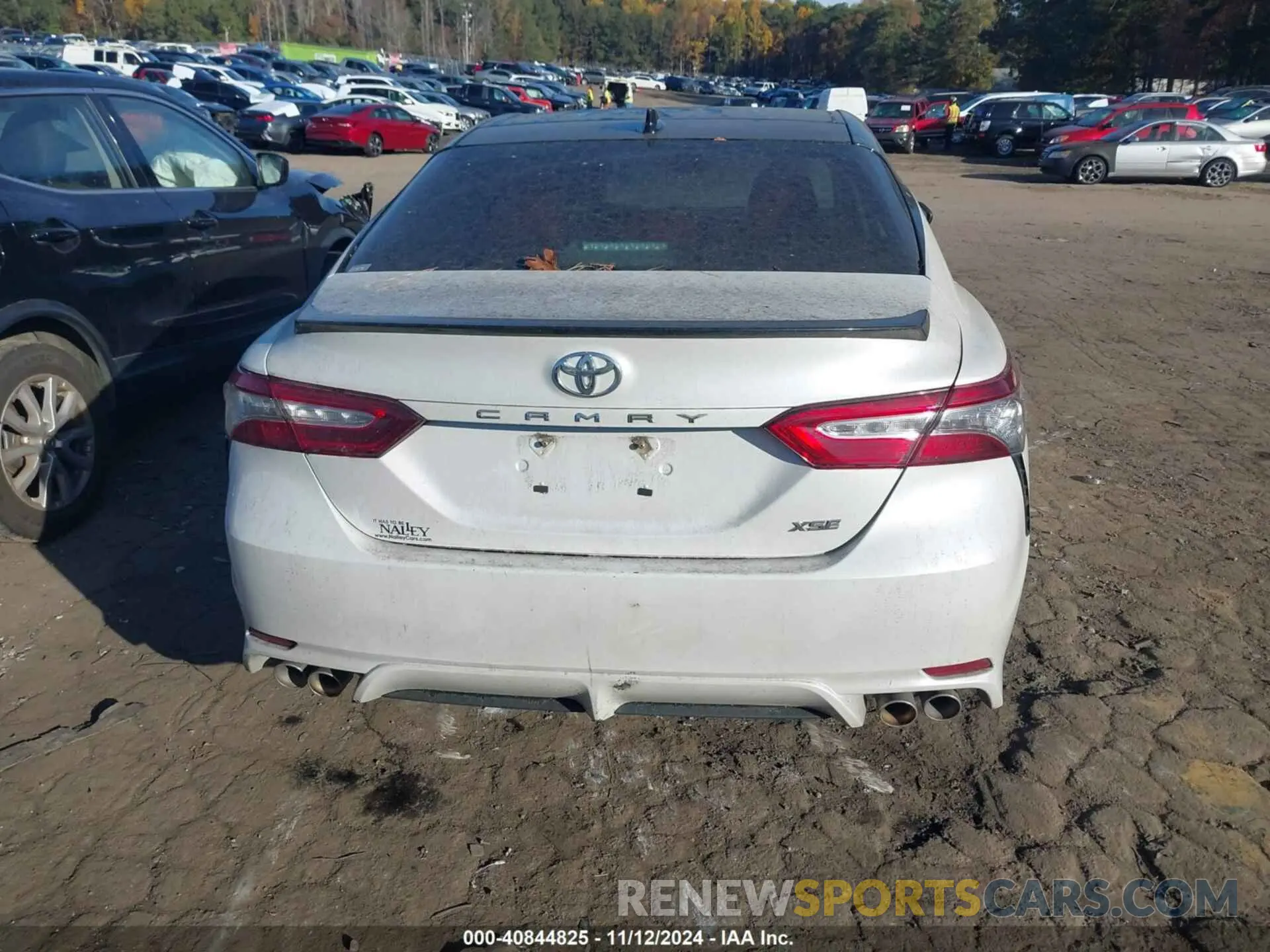 16 Photograph of a damaged car 4T1B61HK7KU239796 TOYOTA CAMRY 2019