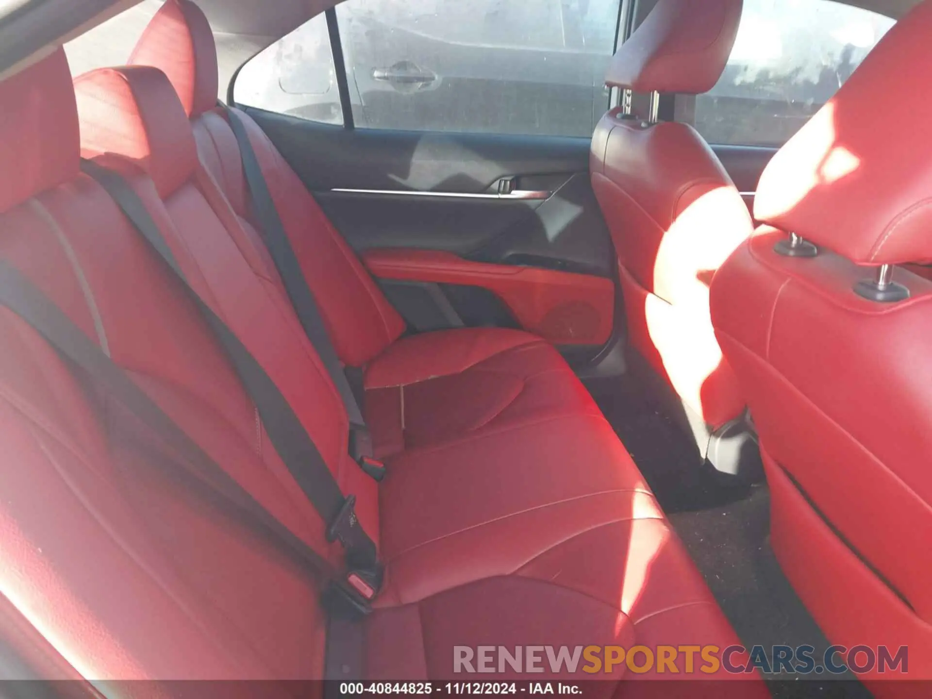 8 Photograph of a damaged car 4T1B61HK7KU239796 TOYOTA CAMRY 2019