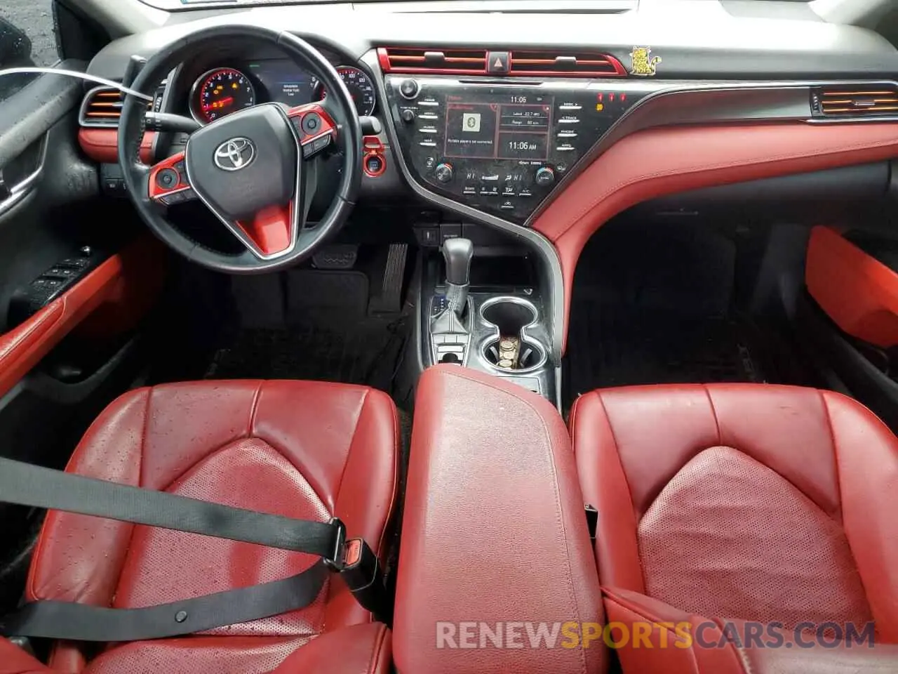 8 Photograph of a damaged car 4T1B61HK7KU245579 TOYOTA CAMRY 2019