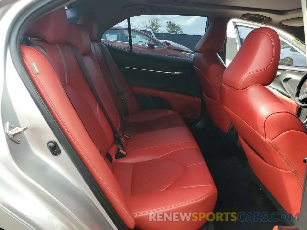 10 Photograph of a damaged car 4T1B61HK7KU252922 TOYOTA CAMRY 2019