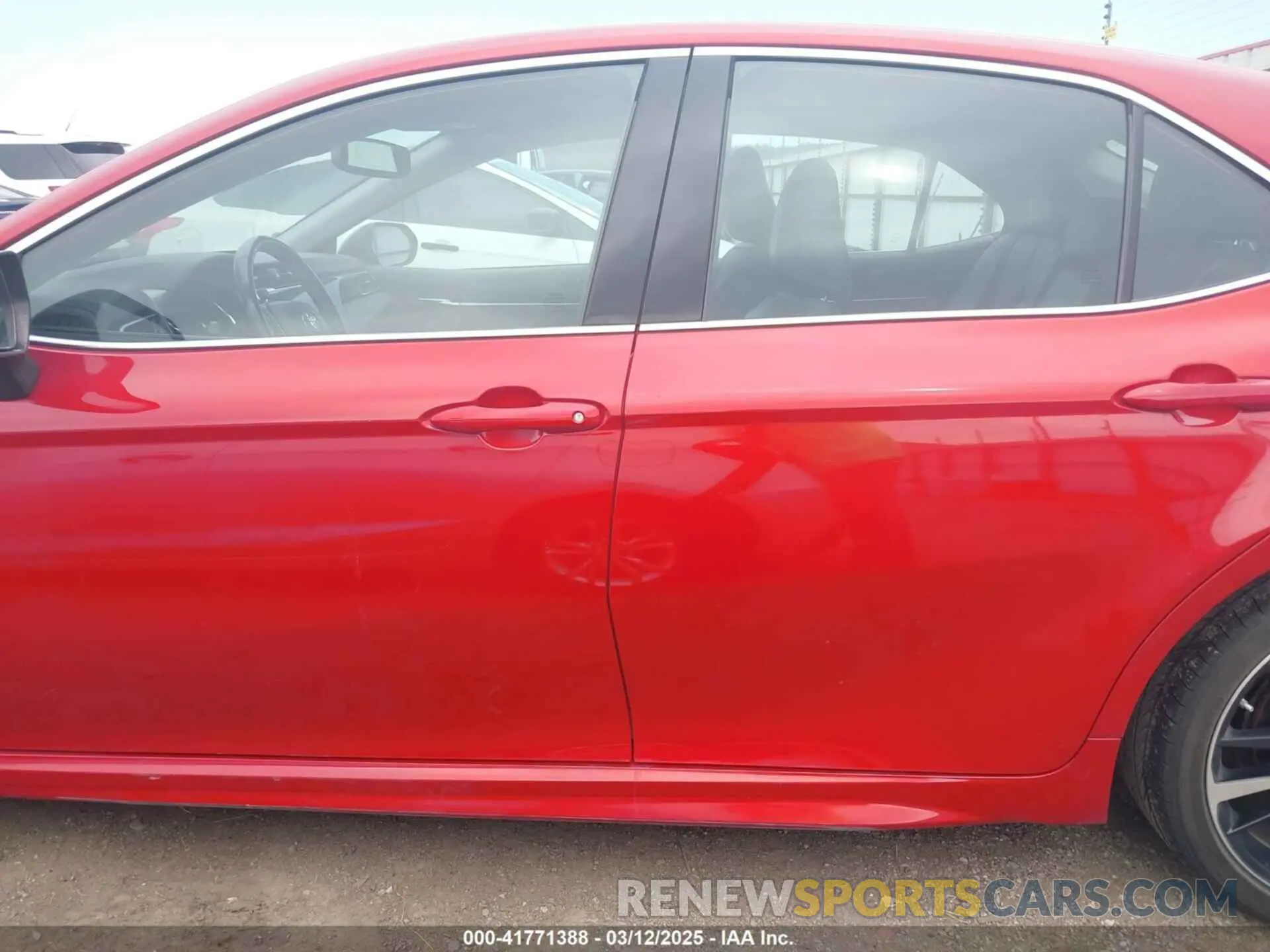 15 Photograph of a damaged car 4T1B61HK7KU259014 TOYOTA CAMRY 2019