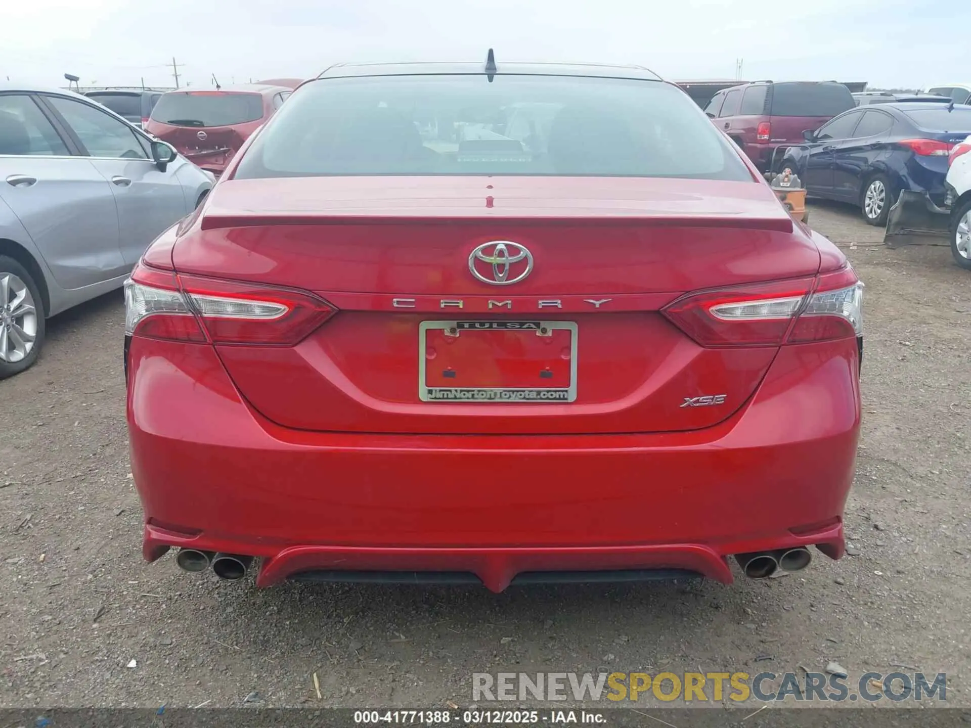 17 Photograph of a damaged car 4T1B61HK7KU259014 TOYOTA CAMRY 2019