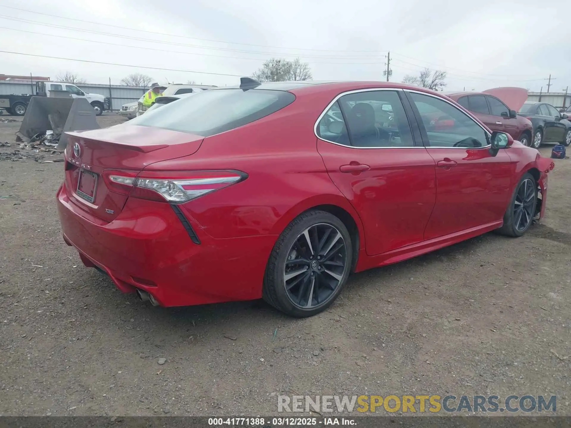 4 Photograph of a damaged car 4T1B61HK7KU259014 TOYOTA CAMRY 2019